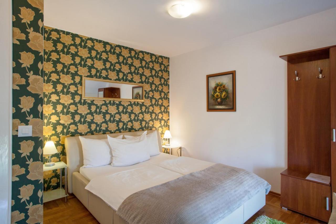 Vila Rosa Vukovar Bed and Breakfast Esterno foto