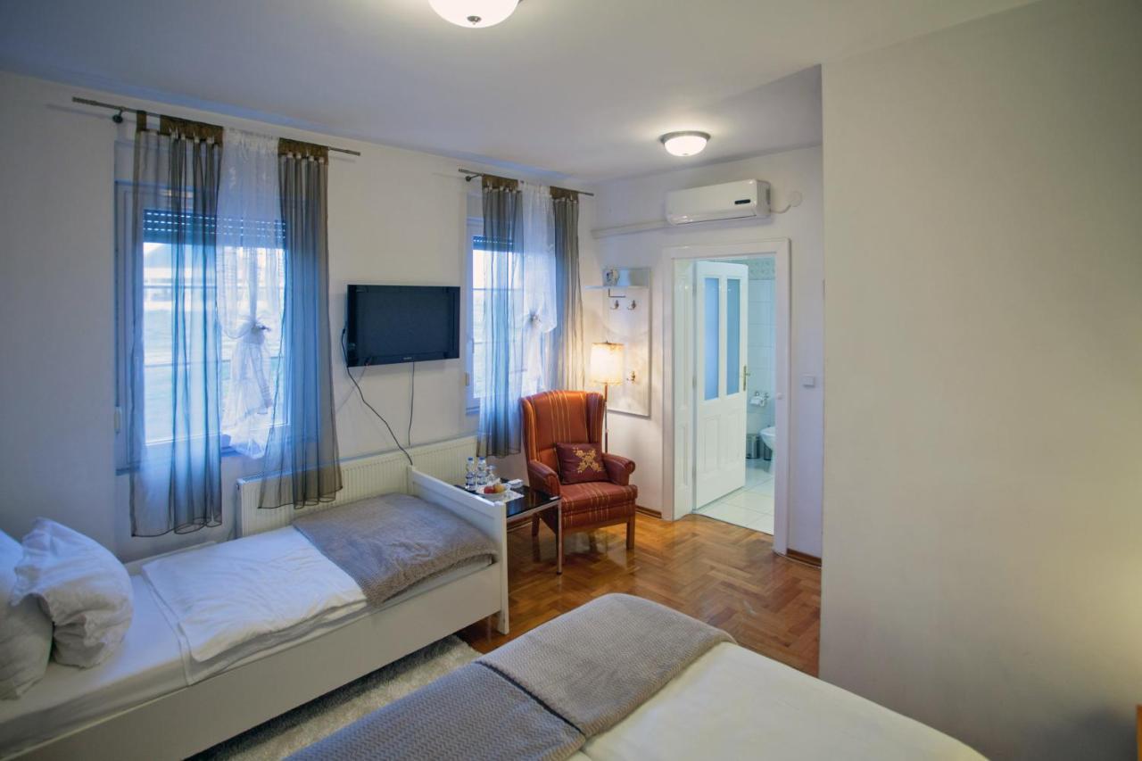 Vila Rosa Vukovar Bed and Breakfast Esterno foto