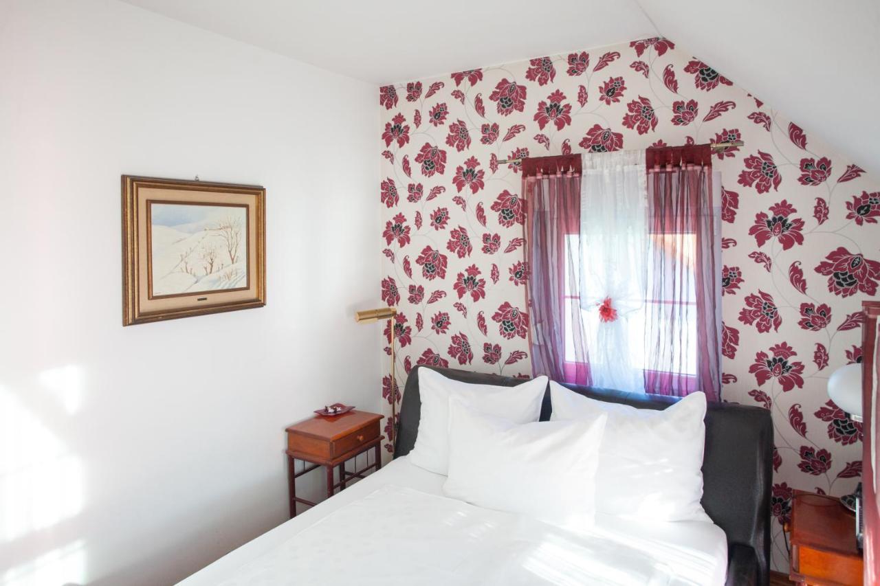 Vila Rosa Vukovar Bed and Breakfast Esterno foto